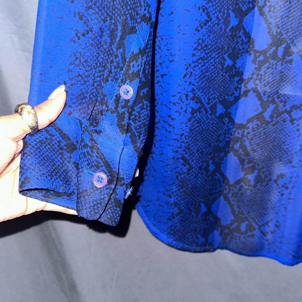 Blue silk snake print button-down blouse - Picture 6 of 7